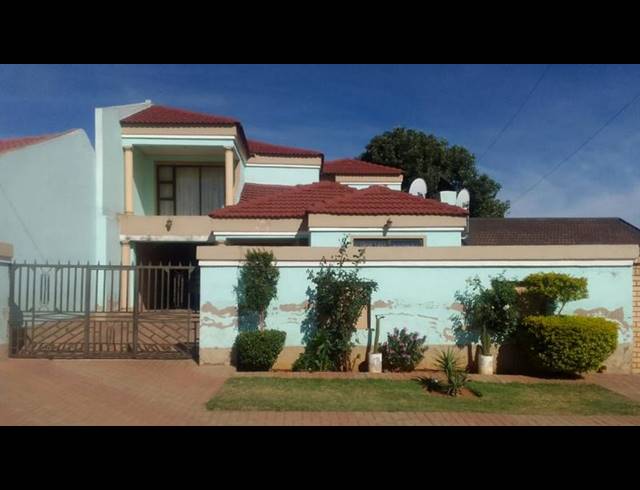 4 BEDROOM HOUSE FOR SALE IN MEADOWLANDS